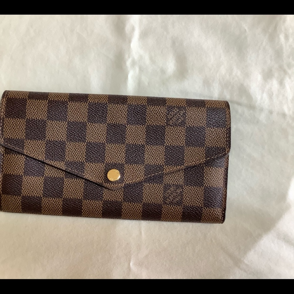 Louis Vuitton Sarah wallet. Damier Ebene.